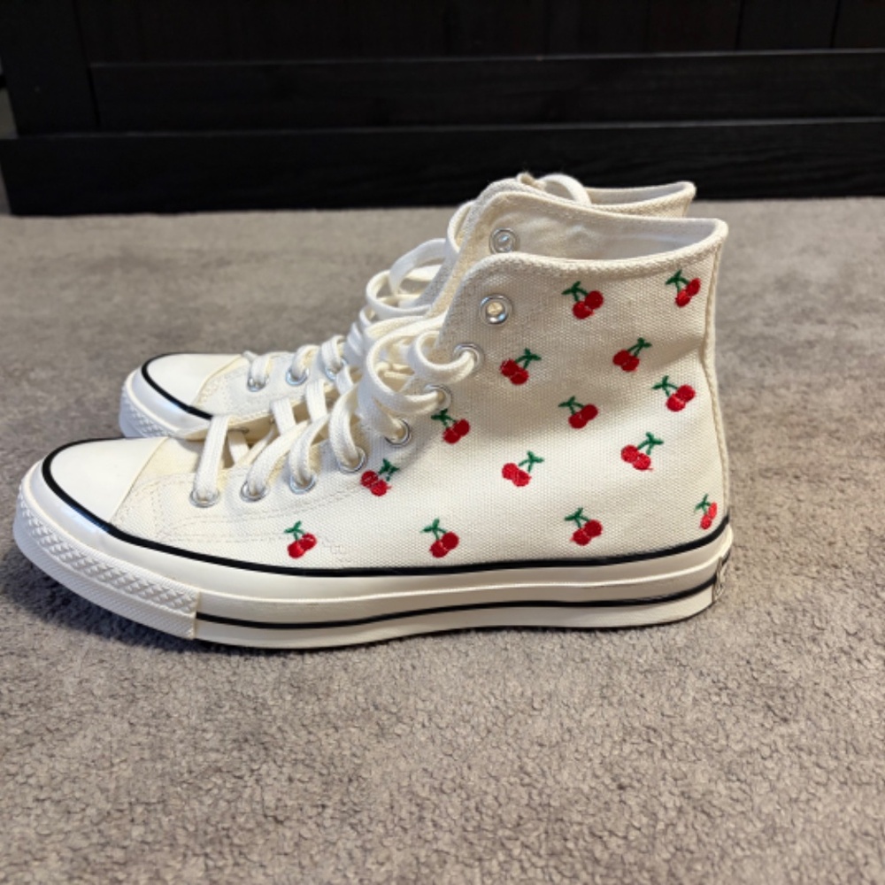 Embroidered cherry high-top Converse - Picture 4 of 13